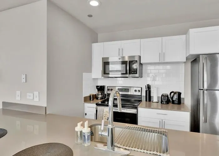 Heb04 Spacious & Stylish 2 Bedroom Downtown Worth, Free Parking, Walk To Convention Center Apartment *