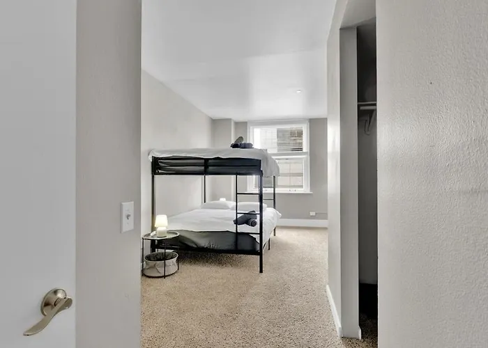 Apartment Heb04 Spacious & Stylish 2 Bedroom Downtown Worth, Free Parking, Walk To Convention Center