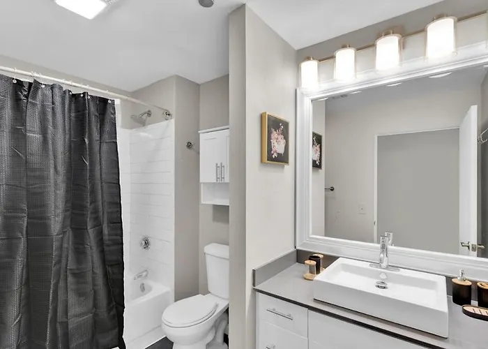Heb04 Spacious & Stylish 2 Bedroom Downtown Worth, Free Parking, Walk To Convention Center *
